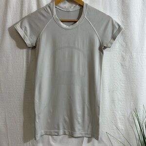 lululemon athletica Gray Short Sleeve Tee